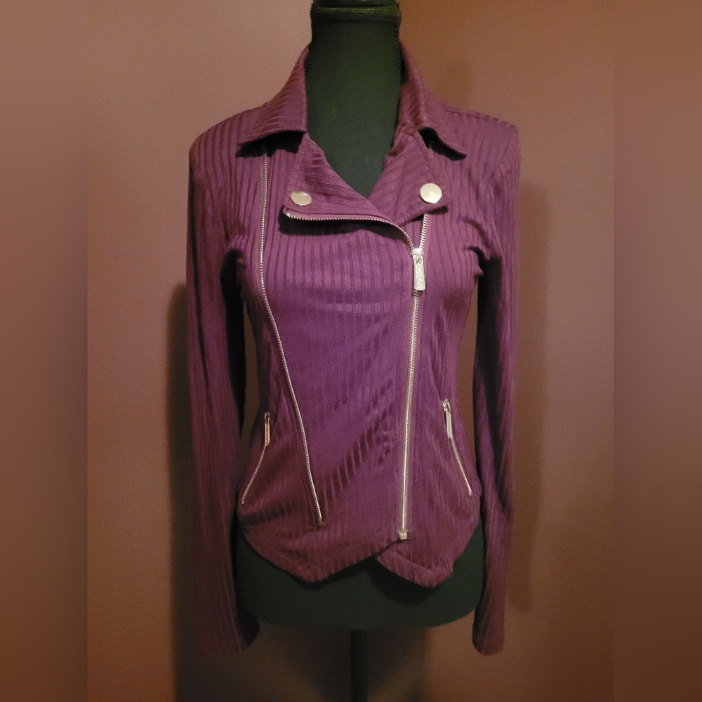 NWOTStylish Jacket/Blazer/Top,Versatile,beautiful gold finishes for classy look. - Picture 2 of 16